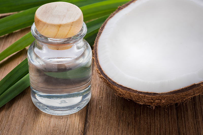 Olej kokosowy na rzęsy, czyli o tym, jak podkreślić naturalne piękno spojrzenia
