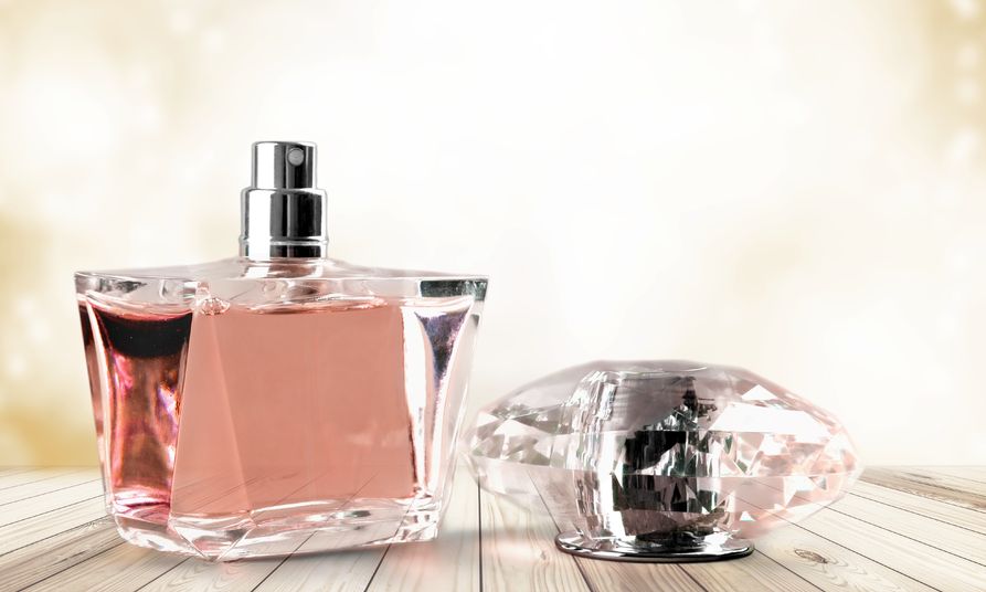 szukasz-nowego-zapachu-poznaj-najwazniejsze-fakty-i-mity-na-temat-perfum-2.jpg